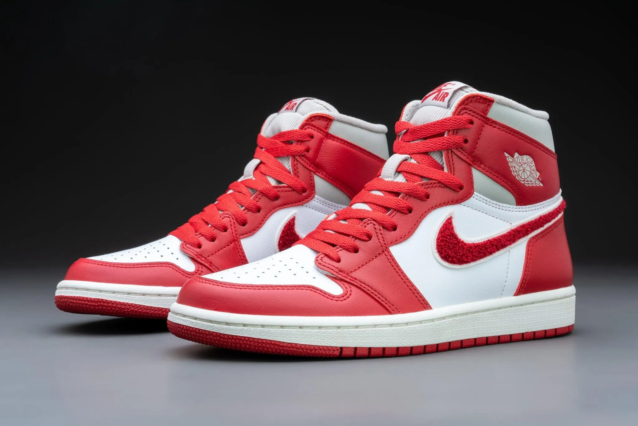 Air Jordan 1 Retro High OG Varsity Red (W)