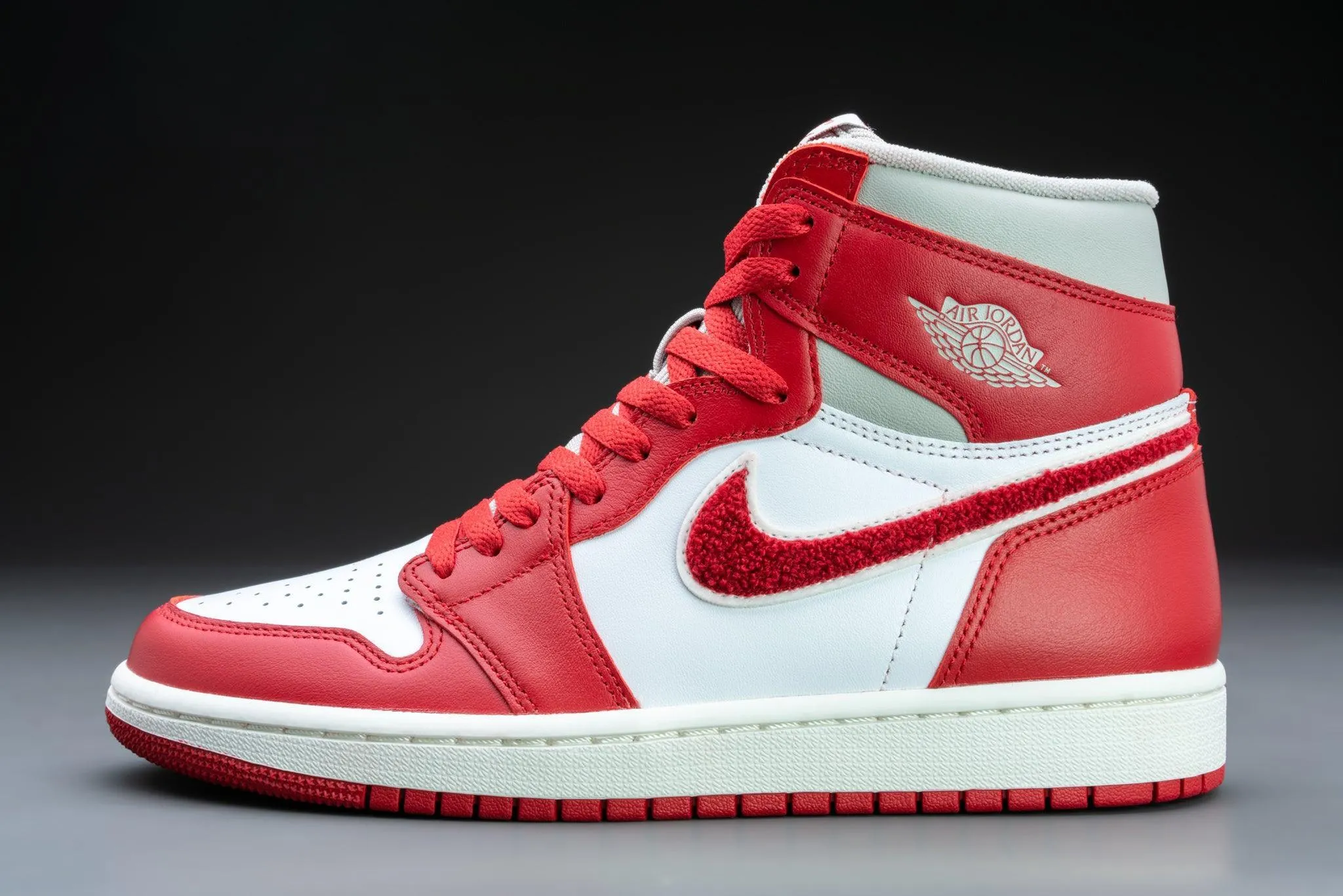 Air Jordan 1 Retro High OG Varsity Red (W)