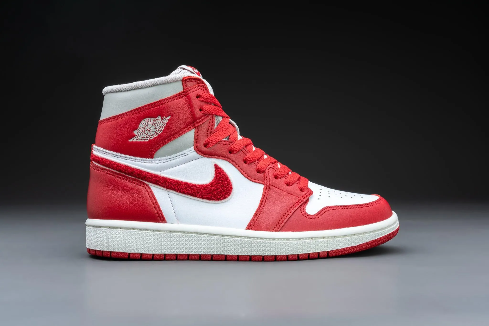 Air Jordan 1 Retro High OG Varsity Red (W)