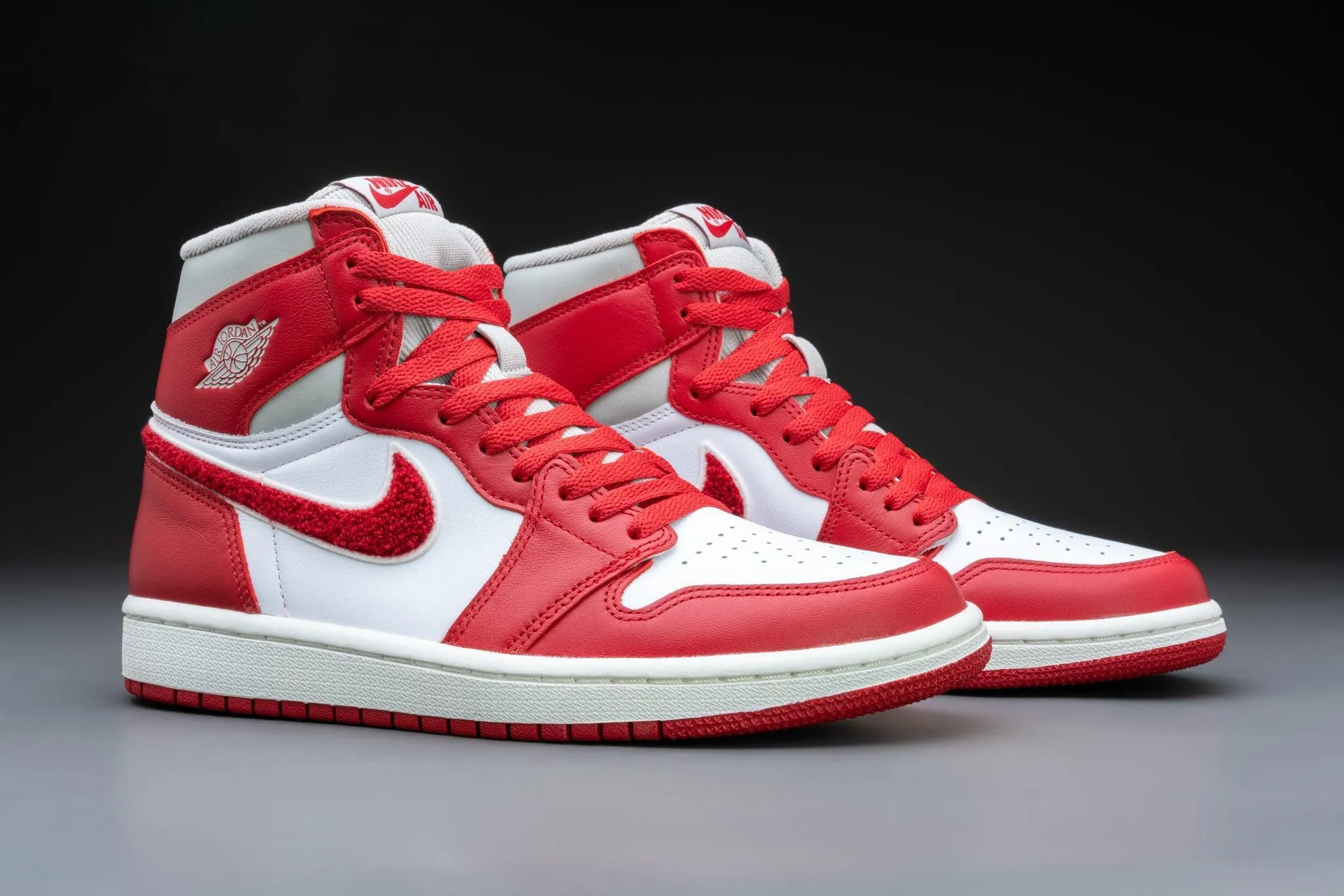 Air Jordan 1 Retro High OG Varsity Red (W)