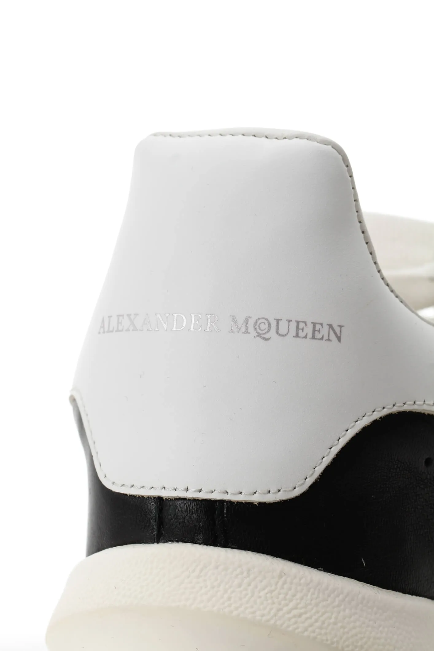 Alexander McQueen, Talla 6