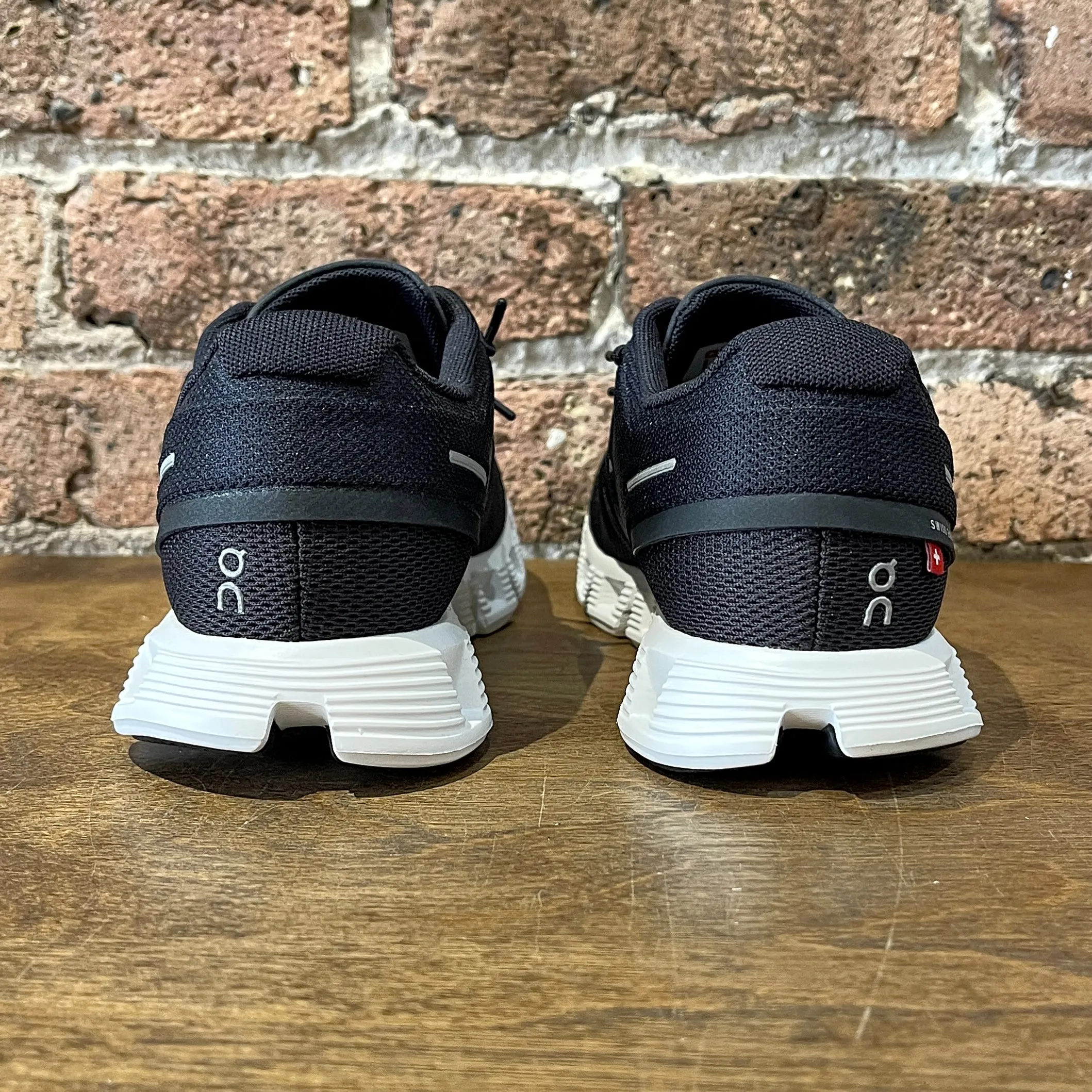 Cloud 5 Women's Black/White