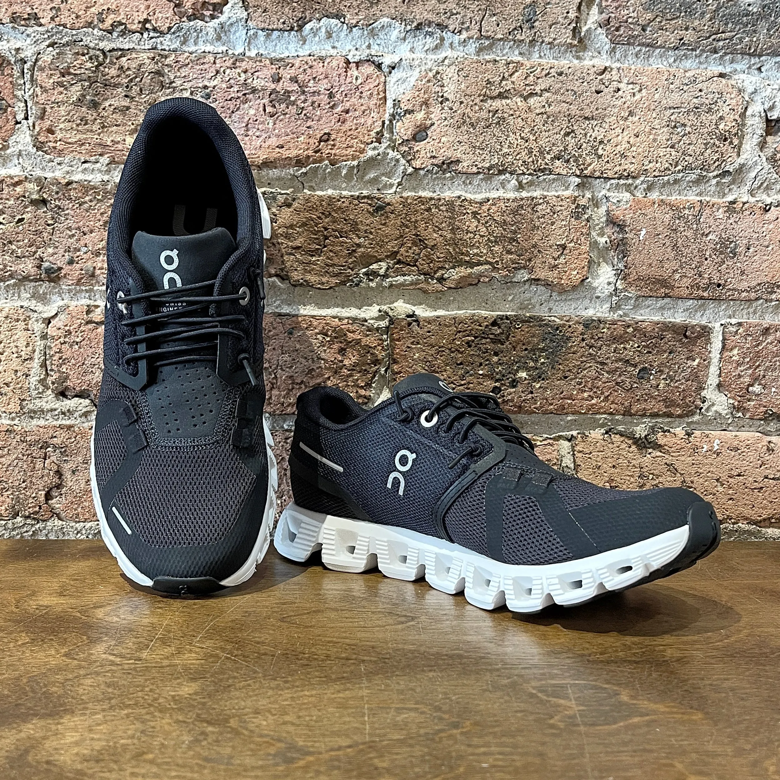 Cloud 5 Women's Black/White