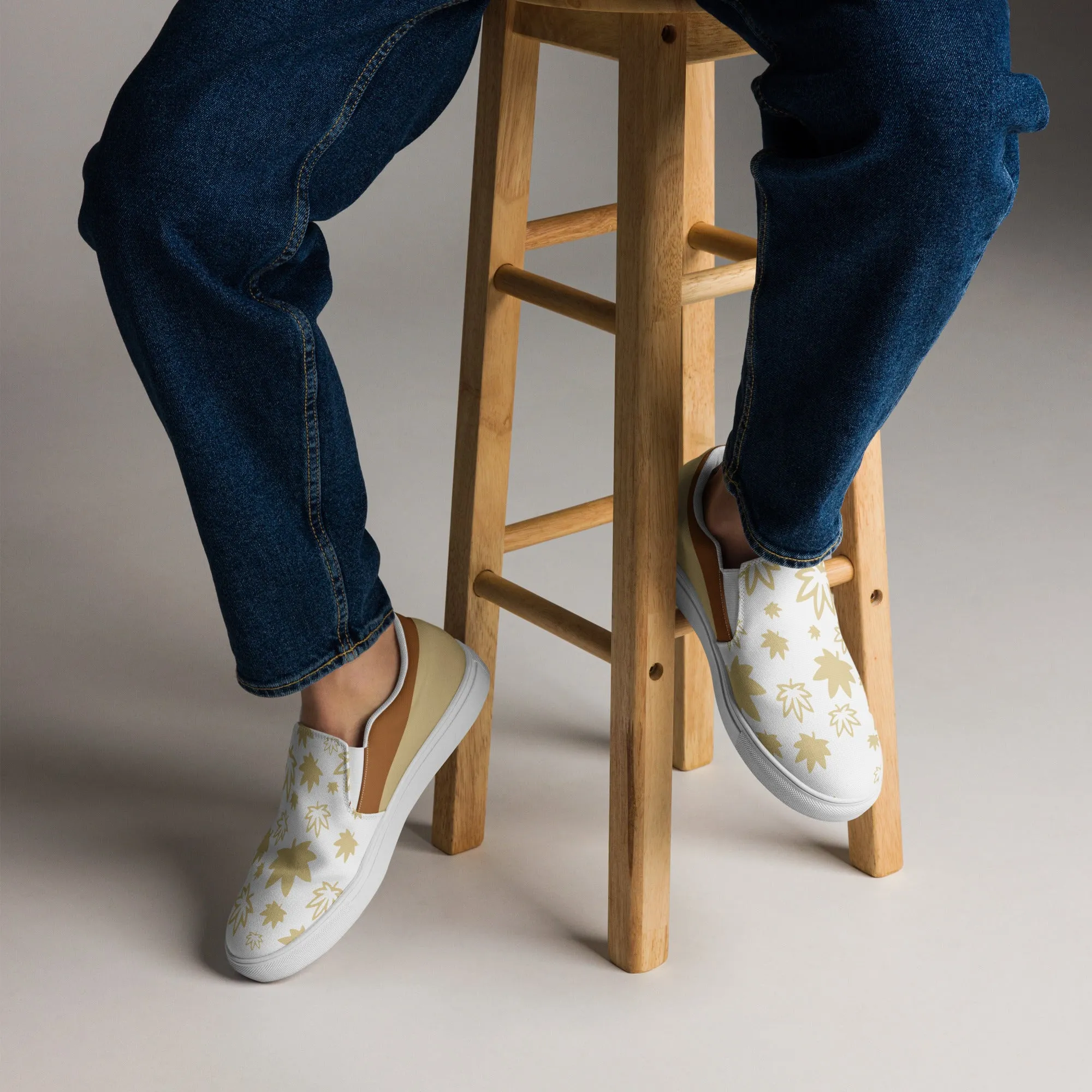 Gold  leaf on white Men’s slip-on canvas shoes