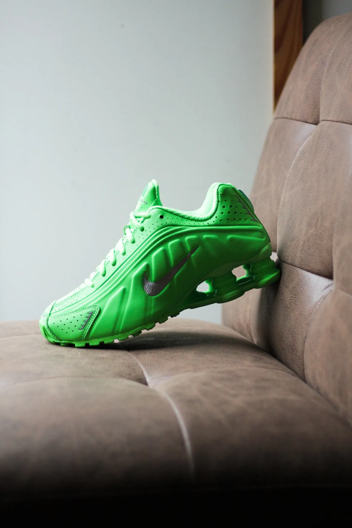 W SHOX R4 "GREEN STRIKE"