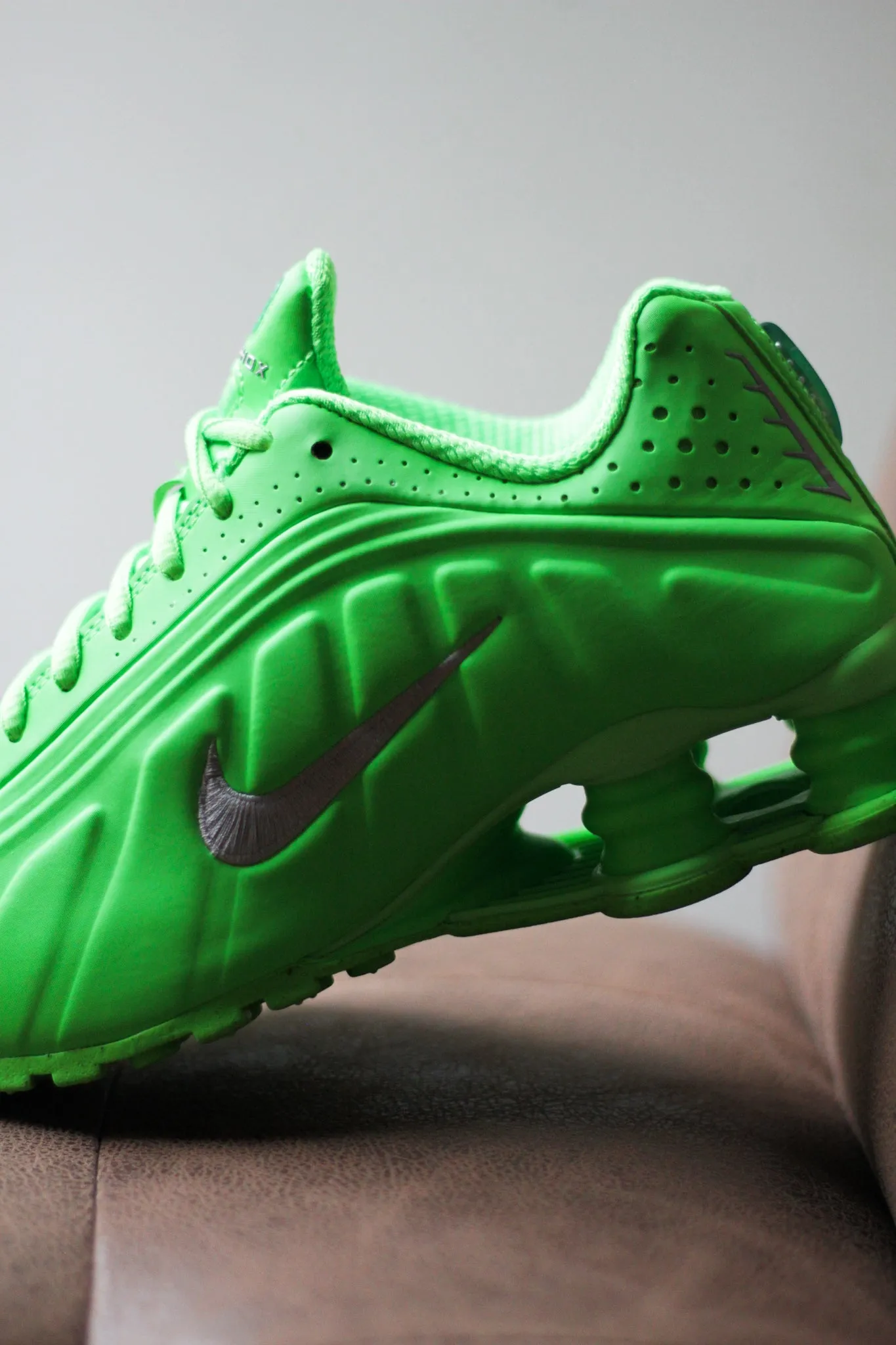 W SHOX R4 "GREEN STRIKE"